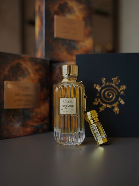 Mujāhid de Ralyss avec son coffret